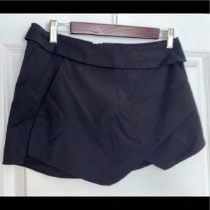 TALULA SKORT size 4